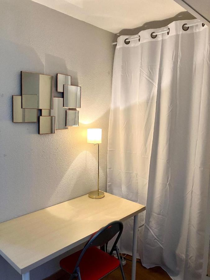 Appartement 2 pièces en étage élevé, centre-ville au calme, petite vue mer Niza Exterior foto